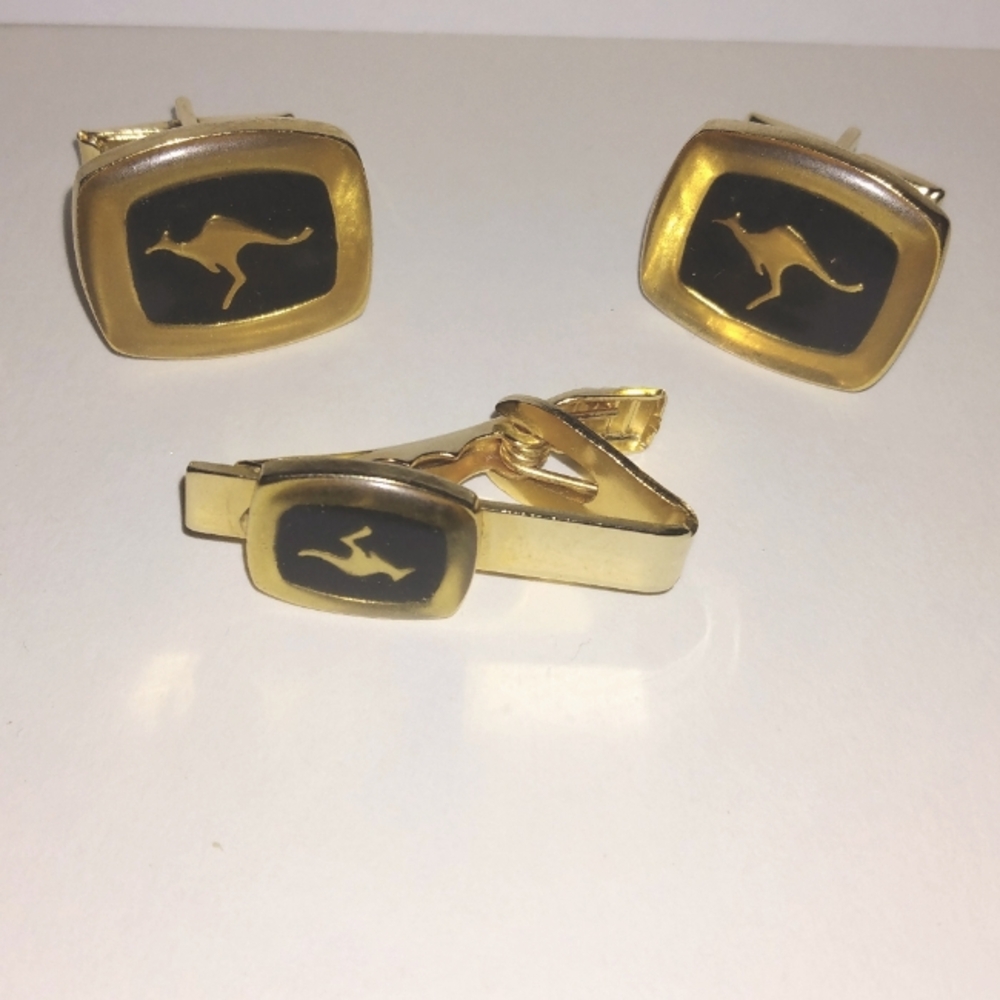 Men's kangaroo cufflinks and tie bar set vintage